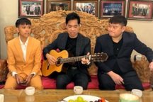 Hồ Văn Cường bất ngờ xuất hiện cùng Ngọc Sơn và "bầu" Thụy