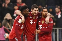 Lewandowski tỏa sáng giúp Bayern chấm dứt mạch trận bất bại của Freiburg