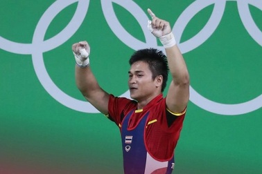 Đối thủ đồng loạt dương tính với doping, cử tạ Thái Lan sắp có HCV Olympic