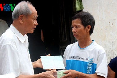 Gia đình ông Nguyễn Thanh Chấn được tặng 100 triệu đồng