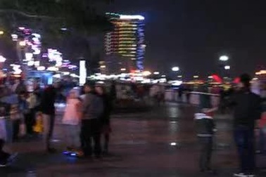 Tấp nập đổ về trung tâm thành phố Đà Nẵng đón giao thừa sớm