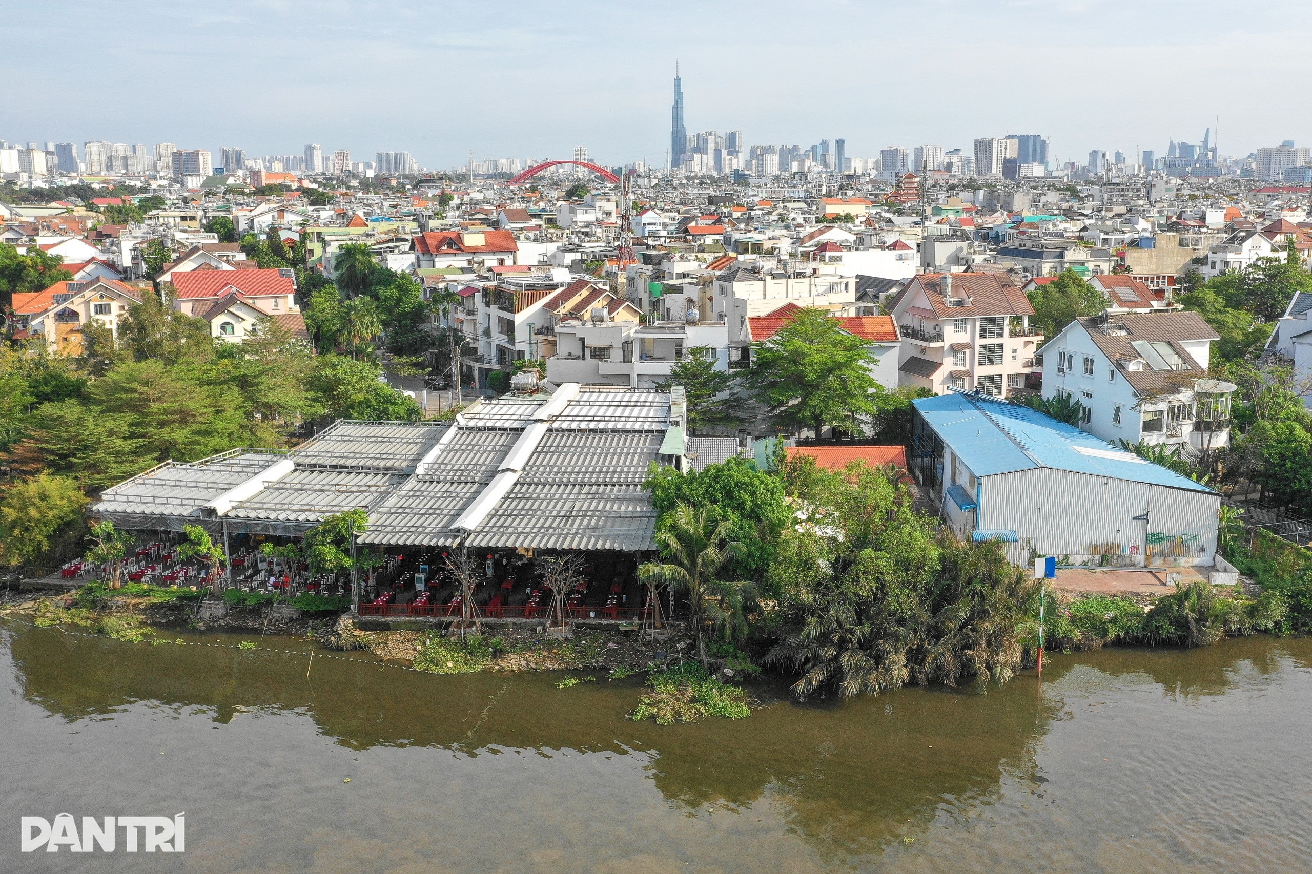 Công trình bủa vây sông Sài Gòn, người dân loay hoay tìm lối đi ra ven bờ - 2 Công trình bủa vây sông Sài Gòn, người dân loay hoay tìm lối đi ra ven bờ - 2