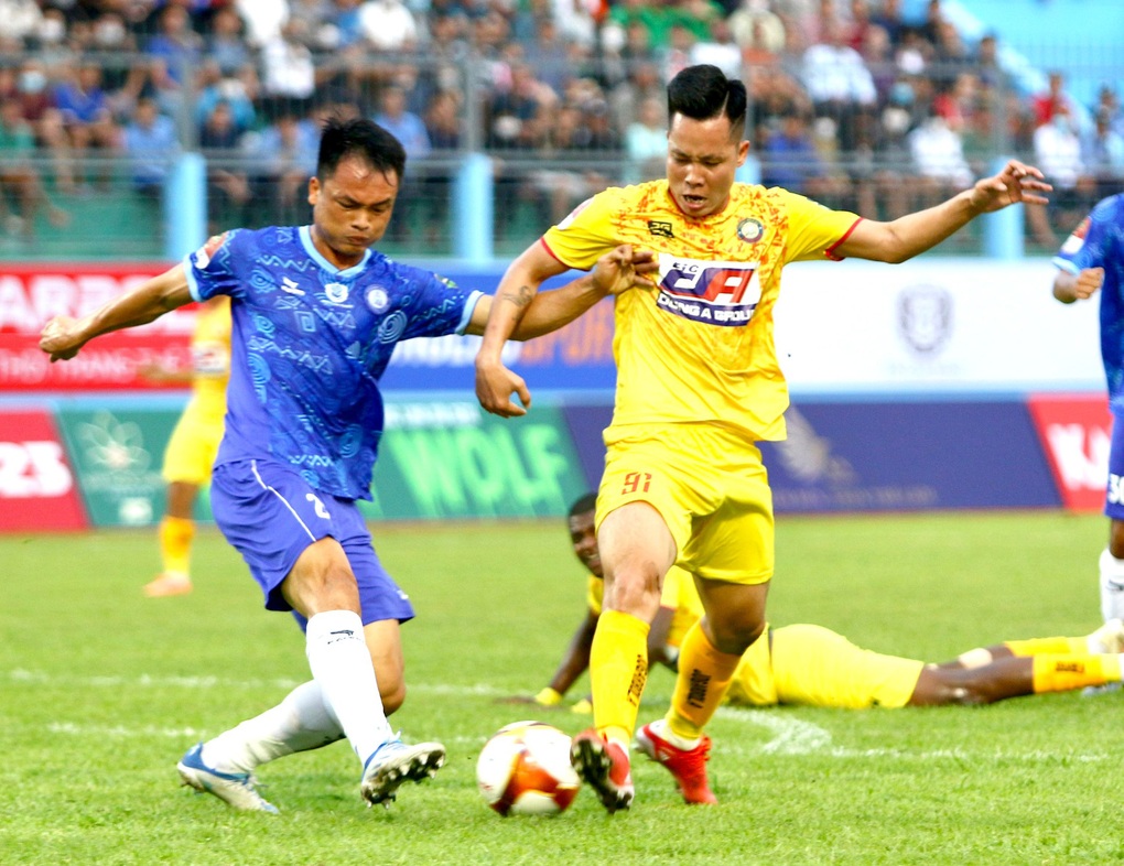 Tân binh Khánh Hòa thua sát nút CLB Thanh Hóa - 1 Tân binh Khánh Hòa thua sát nút CLB Thanh Hóa - 1