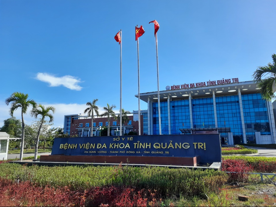 Chuyển bệnh nhân Covid-19 nặng vì tiểu đường, suy thận vào Huế điều trị - 2 Chuyển bệnh nhân Covid-19 nặng vì tiểu đường, suy thận vào Huế điều trị - 2
