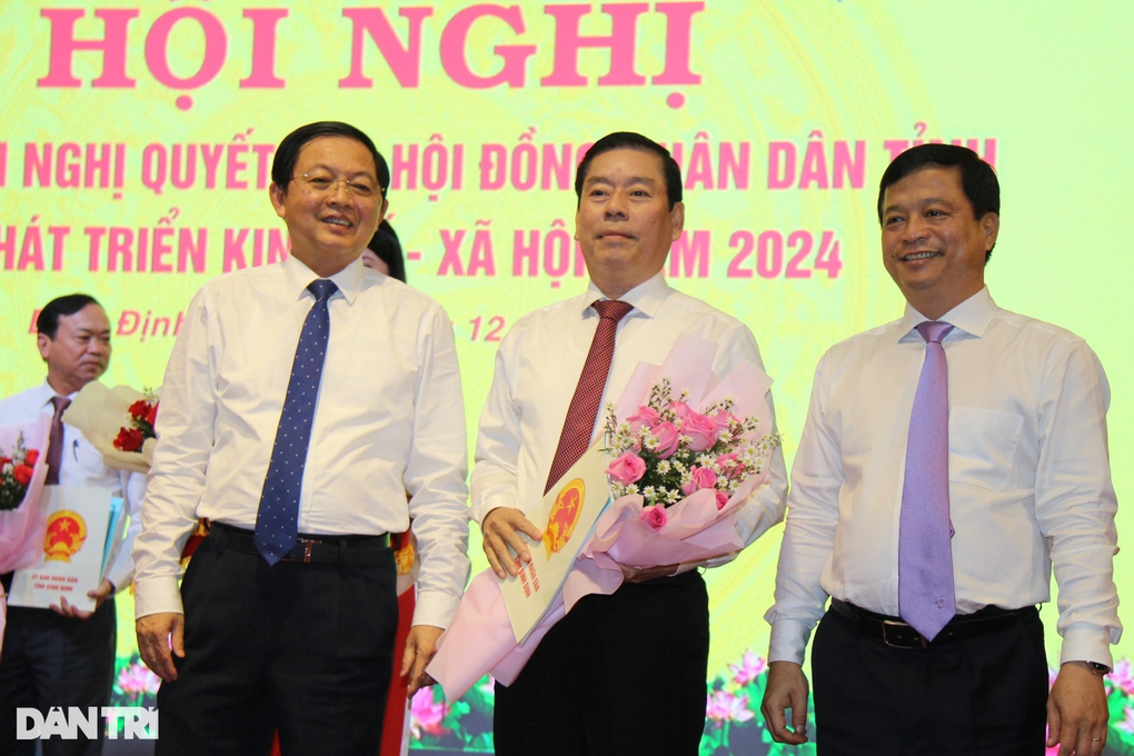 Bí thư Bình Định: Làm việc gì cũng phải nghĩ đến lợi ích người dân - 3 Bí thư Bình Định: Làm việc gì cũng phải nghĩ đến lợi ích người dân - 3