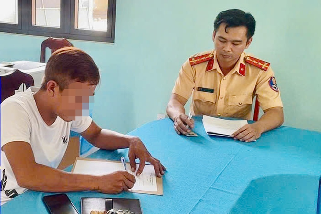 Phạt tài xế lái xe khách đi sai luật ở Tây Ninh từ phản ánh của người dân - 1 Phạt tài xế lái xe khách đi sai luật ở Tây Ninh từ phản ánh của người dân - 1