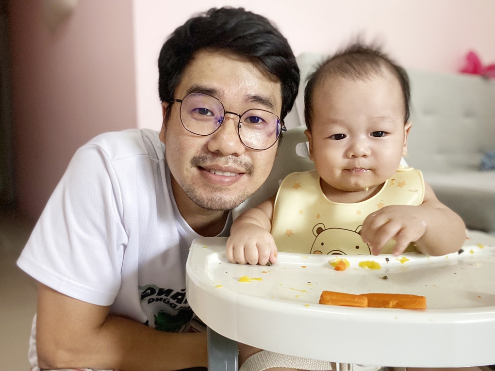 Ông bố 9X ở TPHCM kể chuyện ngược đời: Chồng ở nhà chăm con cho vợ đi làm - 1 Ông bố 9X ở TPHCM kể chuyện ngược đời: Chồng ở nhà chăm con cho vợ đi làm - 1