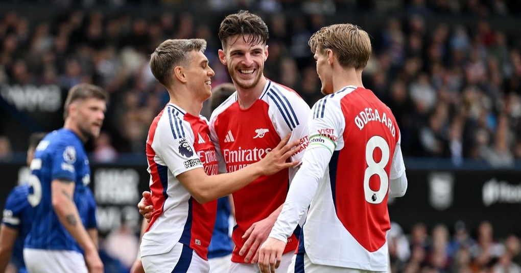 Arsenal ngăn cản Liverpool đăng quang sớm tại Premier League - 2 Arsenal ngăn cản Liverpool đăng quang sớm tại Premier League - 2