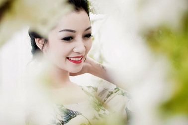 Vẻ đẹp thanh khiết của ca sỹ Phạm Thu Hà