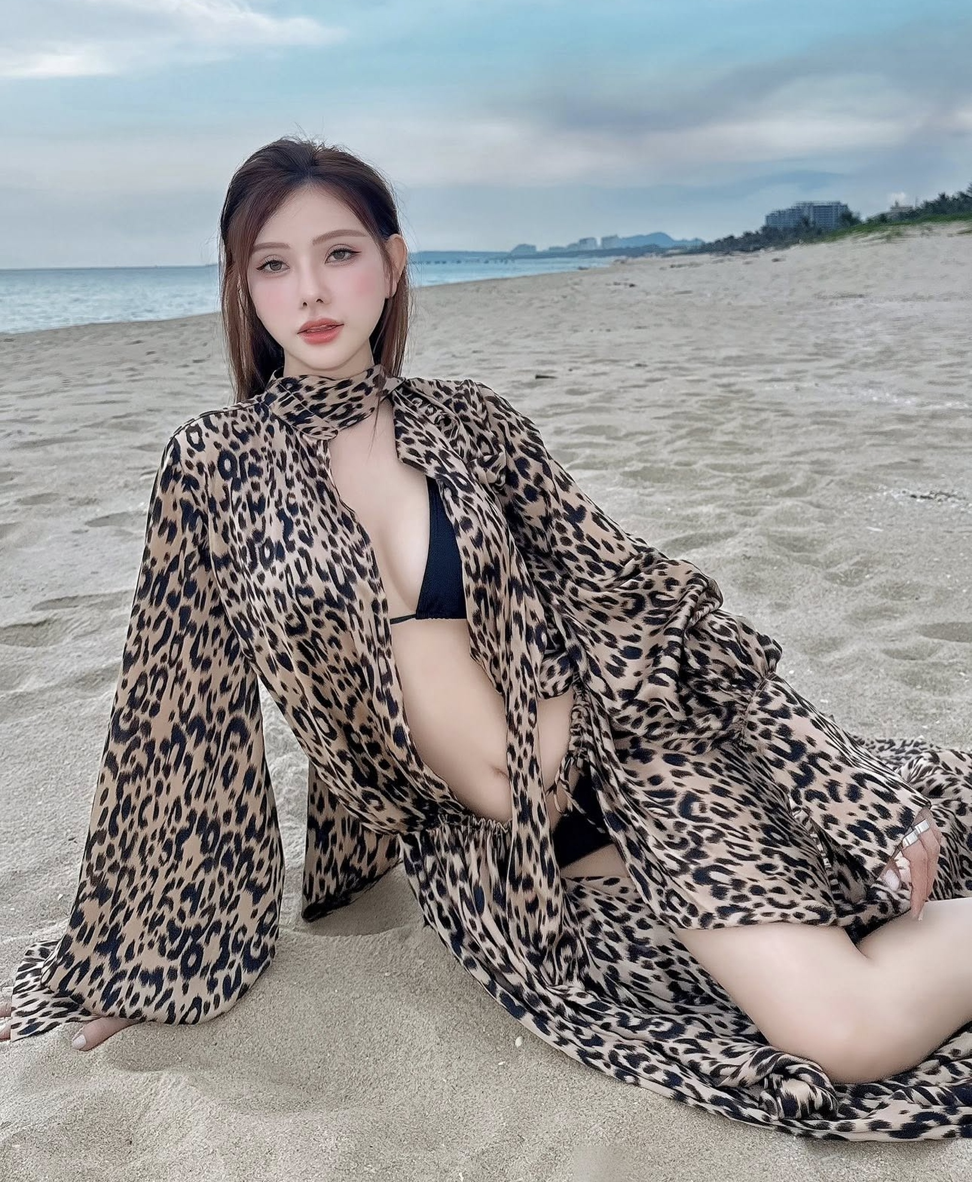 Ca sĩ Thu Thủy: Gợi cảm tuổi 41, viên mãn bên chồng kém 10 tuổi - 9