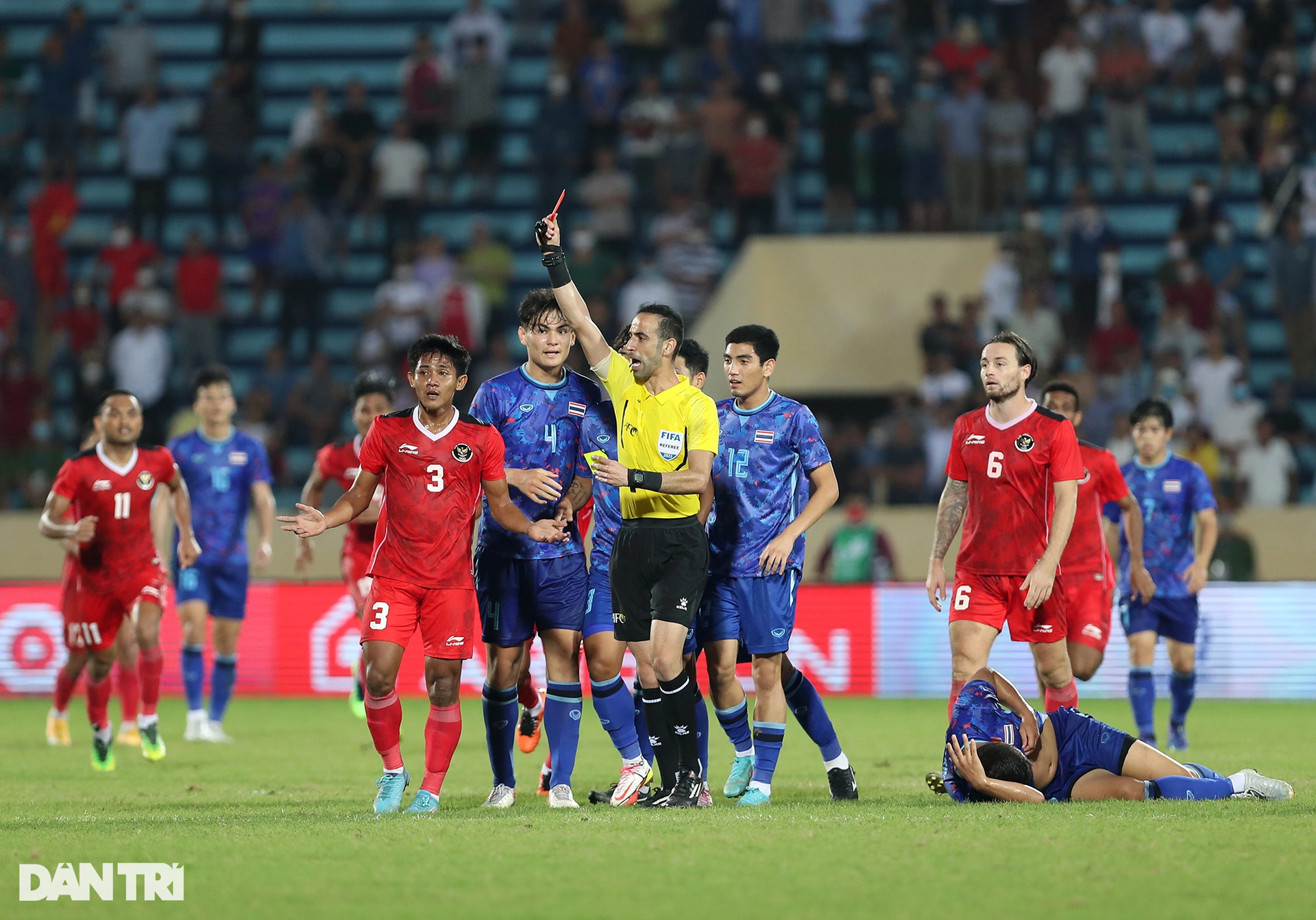 Màn xô xát giữa U23 Thái Lan và U23 Indonesia cùng 4 thẻ đỏ trong 3 phút - 7