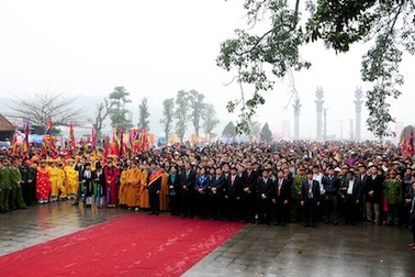 Hàng vạn người hành hương về lễ hội Tây Thiên