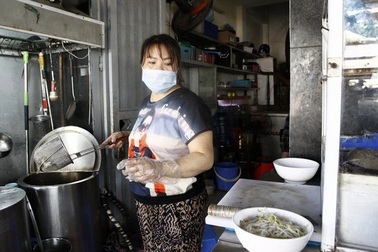 Hà Nội: Lao động tự do bán hàng thiết yếu tại chợ dân sinh có được hỗ trợ?