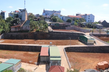 Gom đất nông nghiệp rồi phân lô, phá nát quy hoạch thành phố