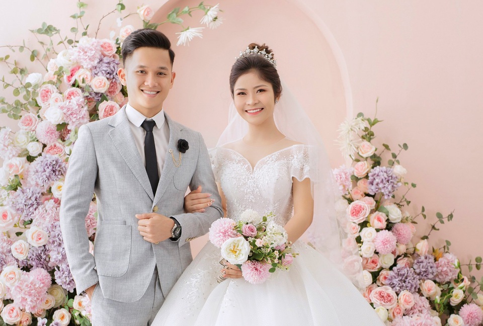 Hoãn cưới vào phút chót, cô dâu chú rể nhận quà bất ngờ trong khu cách ly - 3