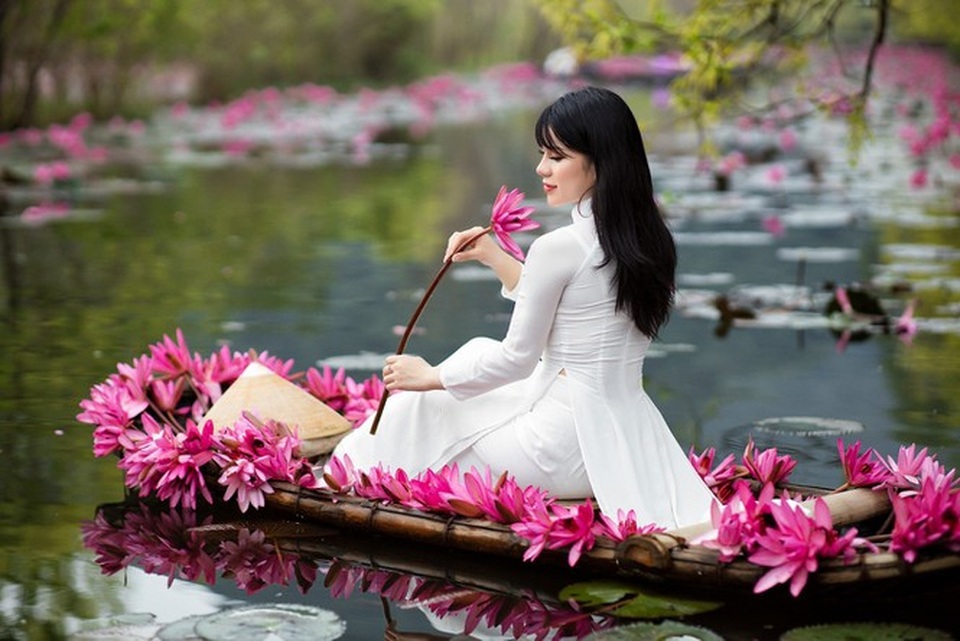 9X gieo thương nhớ với nét đẹp dịu dàng bên hoa súng - 11 9X gieo thương nhớ với nét đẹp dịu dàng bên hoa súng - 11