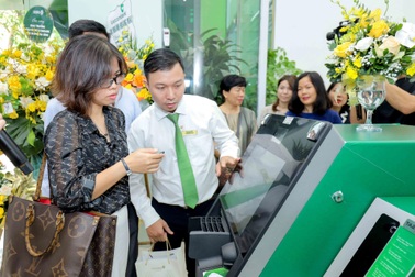 Vietcombank Ba Đình khai trương trụ sở mới, ra mắt chuỗi trải nghiệm ngân hàng số
