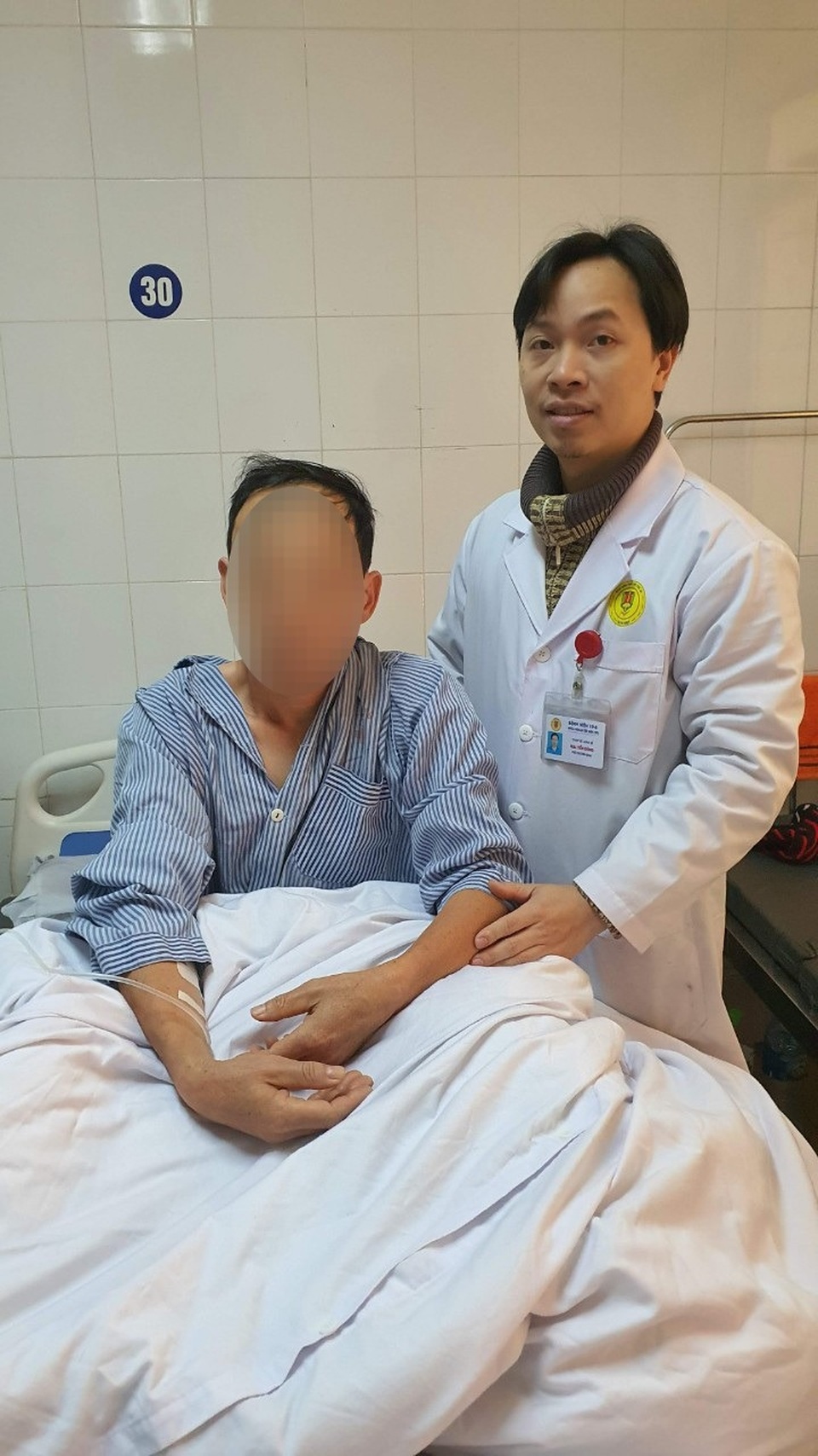 Cắt toàn bộ bàng quang bằng phương pháp nội soi phẫu thuật lớn - đường mổ nhỏ - 6 Cắt toàn bộ bàng quang bằng phương pháp nội soi phẫu thuật lớn - đường mổ nhỏ - 6
