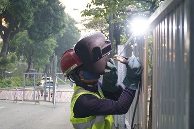 Hà Nội: Rào cứng nửa đường Kim Mã, giao thông căng thẳng