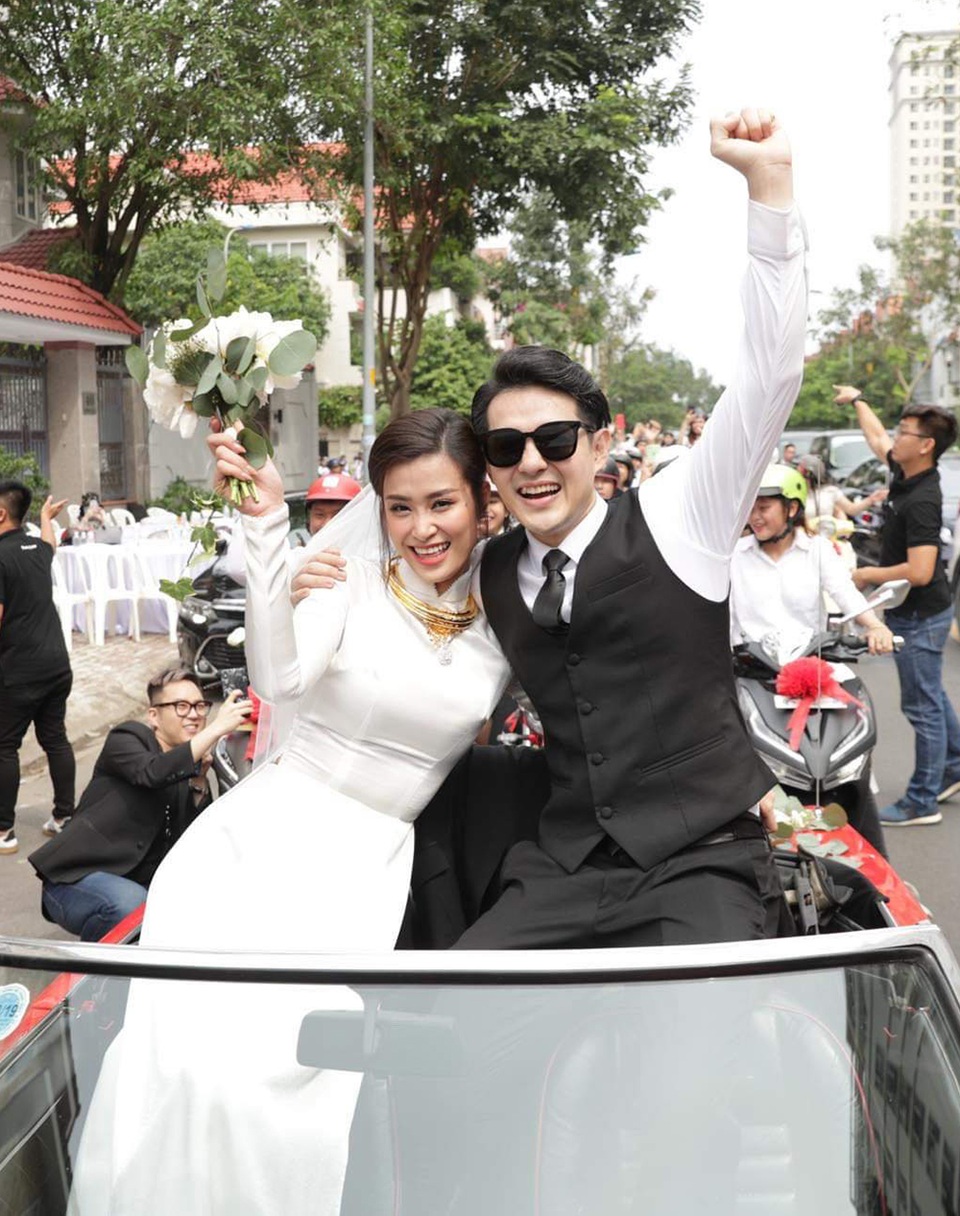 Top 3 đám cưới hào nhoáng nhất showbiz Việt năm 2019 - 6 Top 3 đám cưới hào nhoáng nhất showbiz Việt năm 2019 - 6