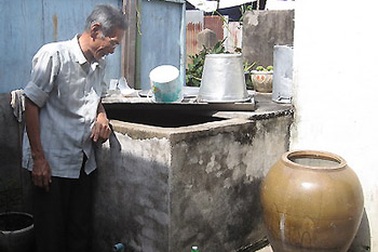 Lùng sục mua nước sạch giá “cắt cổ”