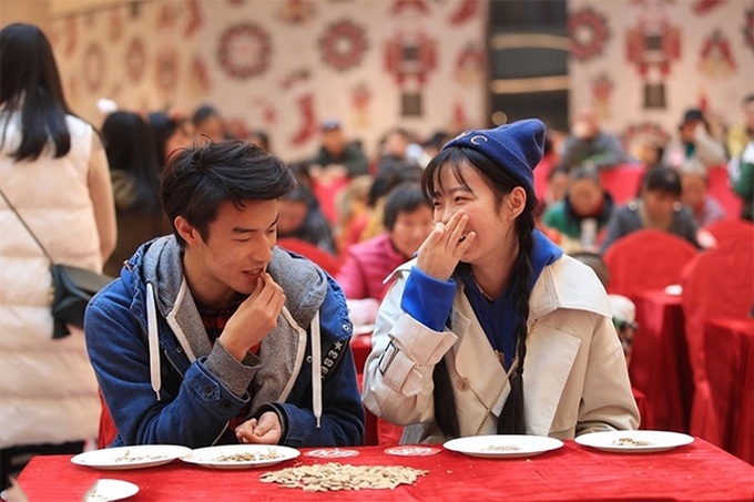 Hạt hướng dương rất tốt cho cơ thể, nhưng ăn quá nhiều sẽ khiến cơ thể “lãnh đủ” 7 hậu quả, nguy hiểm nhất là gây teo não - Ảnh 4.