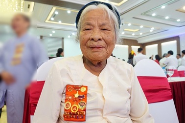 Chồng kiện tướng, vợ anh hùng