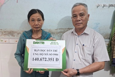 Người mẹ chăm con trai nằm liệt một chỗ nhận hỗ trợ hơn 160 triệu đồng