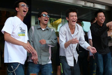 Thăm shop thời trang mới của Trần Quán Hy