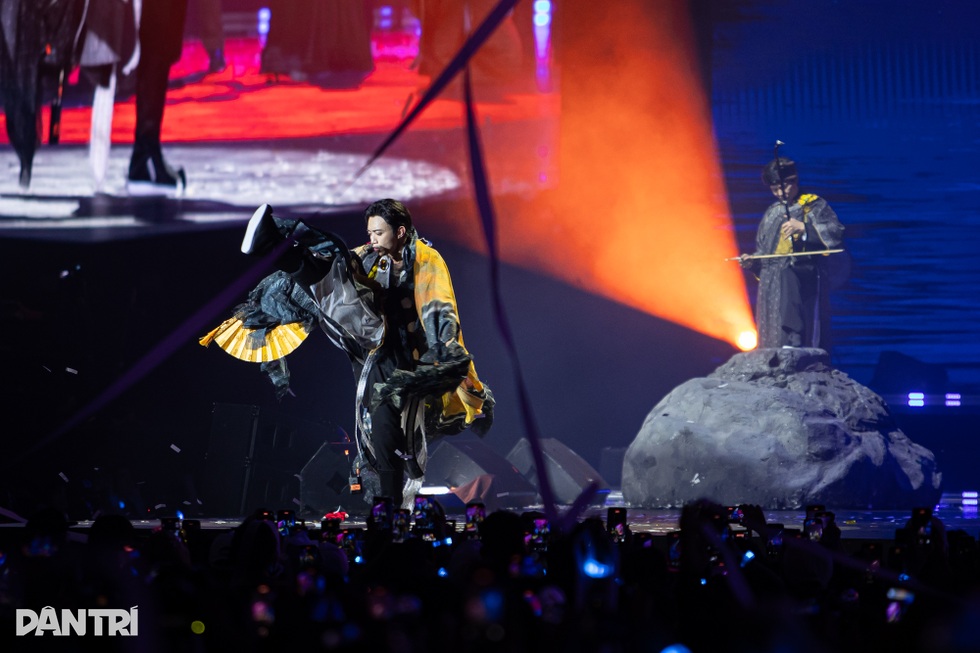 SOOBIN hát xẩm cùng bố - NSND Huỳnh Tú, khiến hàng nghìn fan phát sốt - 2