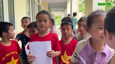 Hơn 200 em học sinh ở vùng biên Việt - Lào được tư vấn, phát thuốc miễn phí