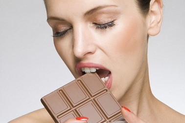 Phụ nữ đột ngột ăn nhiều trong tháng: Do thay đổi hormone