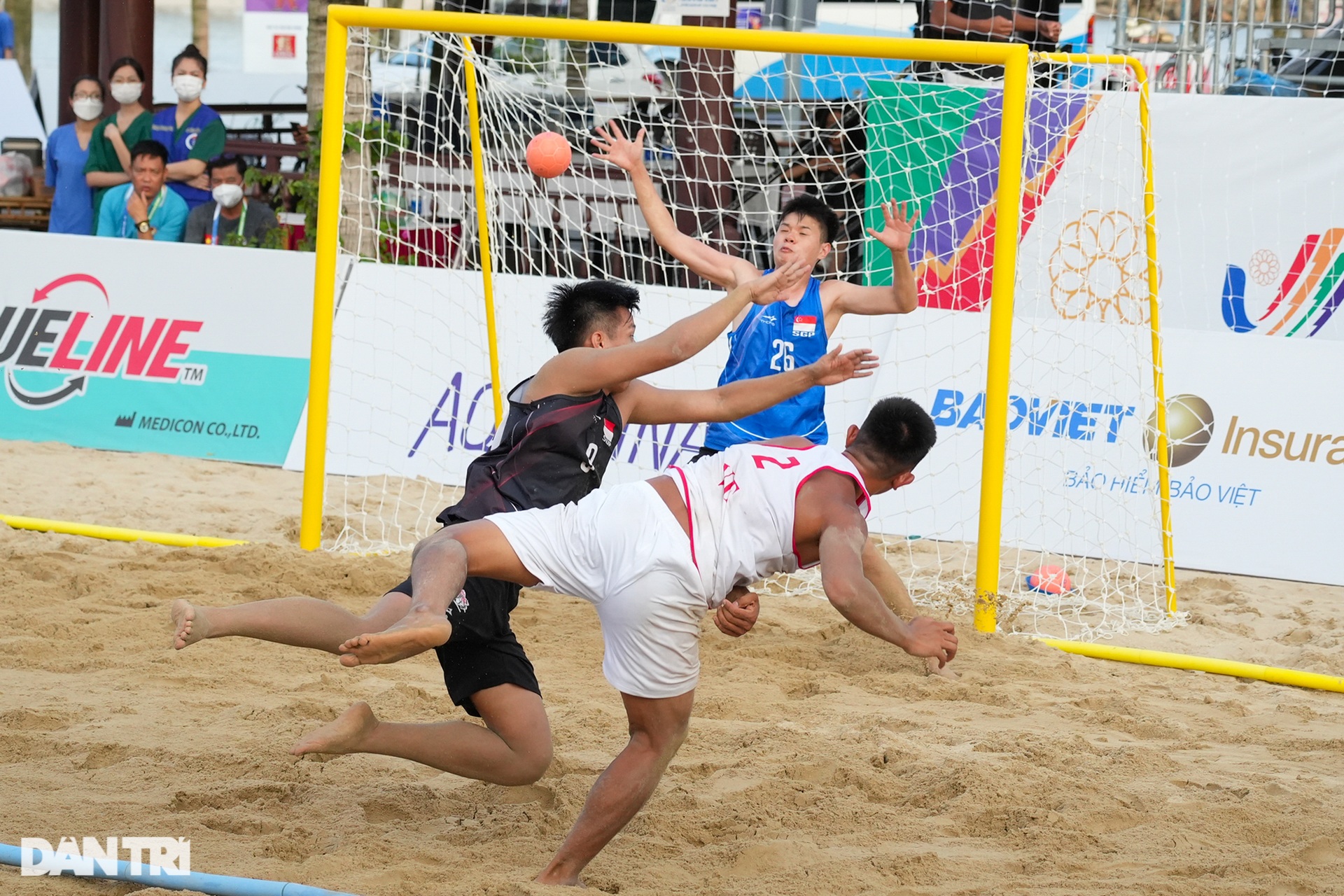 Thắng liên tiếp 4 trận, đội tuyển bóng ném bãi biển Việt Nam tiến gần HCV - 3 Thắng liên tiếp 4 trận, đội tuyển bóng ném bãi biển Việt Nam tiến gần HCV - 3