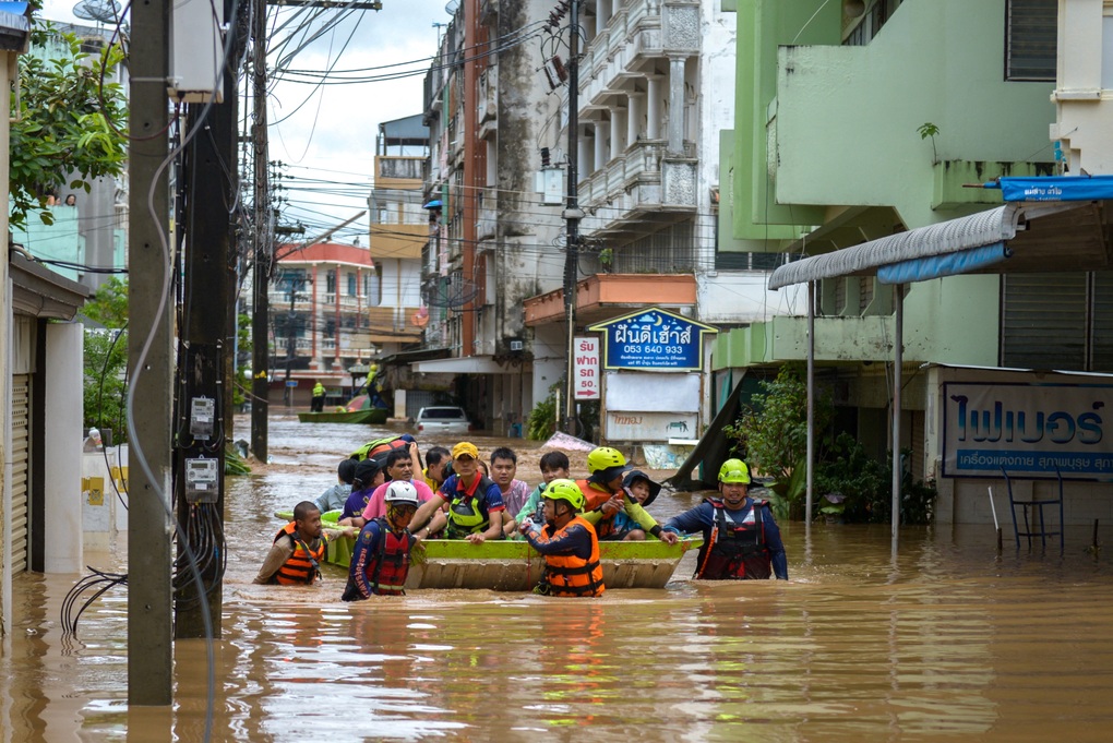 Miền bắc Thái Lan chìm trong nước lũ sau bão - 1 Miền bắc Thái Lan chìm trong nước lũ sau bão - 1