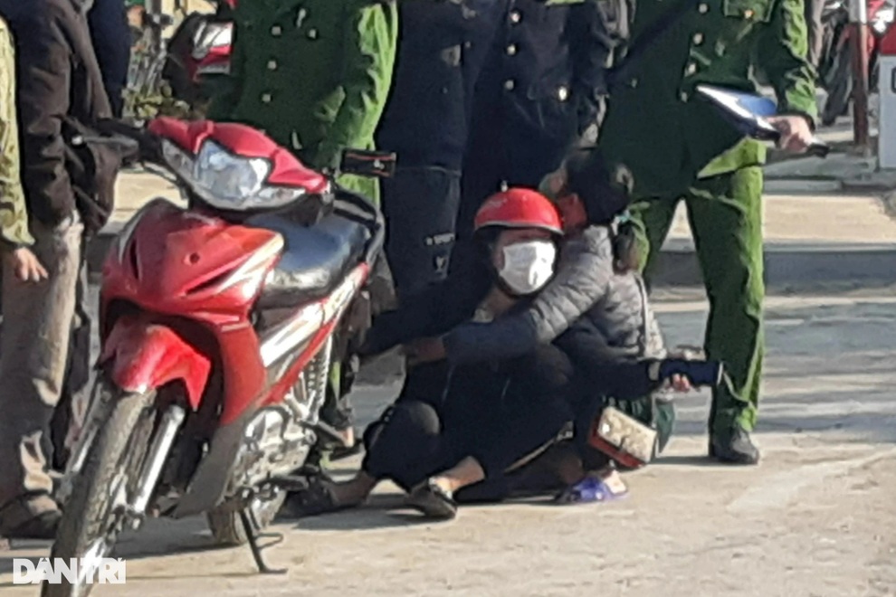 Cô gái trẻ bị xe tải cán tử vong trên đường đi làm - 2 Cô gái trẻ bị xe tải cán tử vong trên đường đi làm - 2