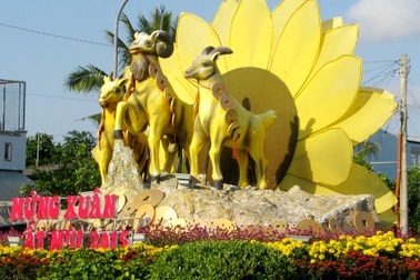 Ấn tượng với cách trang trí đón năm mới trên Quảng trường lớn nhất ĐBSCL   