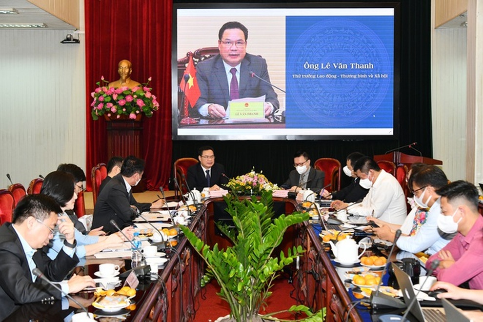 Tưởng niệm nạn nhân Covid-19: Vạn nỗi đau được xoa dịu từ tình người - 4 Tưởng niệm nạn nhân Covid-19: Vạn nỗi đau được xoa dịu từ tình người - 4