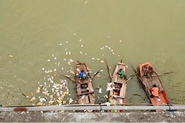 Nữ kế toán gieo mình xuống sông Lam tự tử