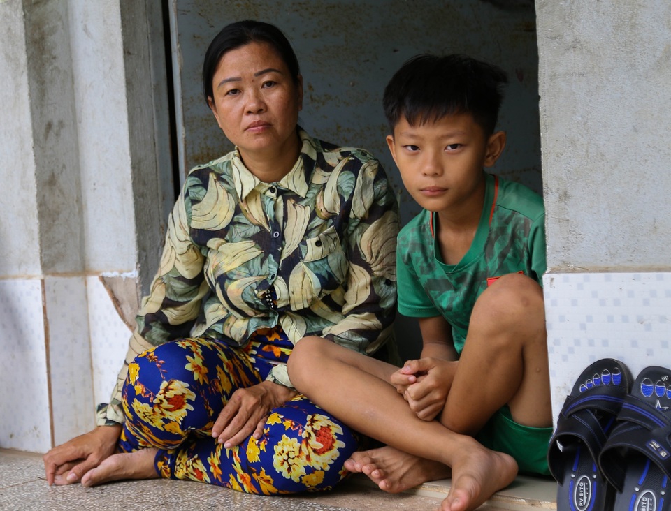 Ngày Tết, mẹ nghèo chỉ mong có tiền cho con nhập viện - 1 Ngày Tết, mẹ nghèo chỉ mong có tiền cho con nhập viện - 1