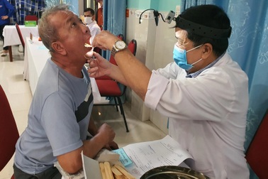 Khám bệnh, phát thuốc đến 500 người có công cách mạng, người nghèo