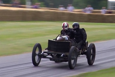 Xem xế cổ hơn 100 năm tuổi trình diễn tốc độ