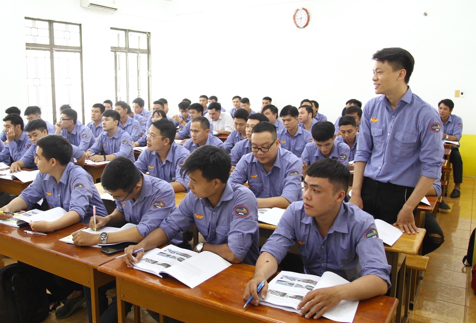 59 học viên lái tàu metro số 1 tại TPHCM bị dừng đào tạo - 1 59 học viên lái tàu metro số 1 tại TPHCM bị dừng đào tạo - 1