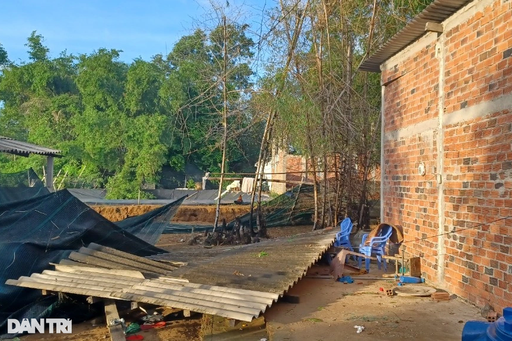 Lốc cuốn nhà sập, người đàn ông nghèo bị đè gãy cột sống - 1 Lốc cuốn nhà sập, người đàn ông nghèo bị đè gãy cột sống - 1