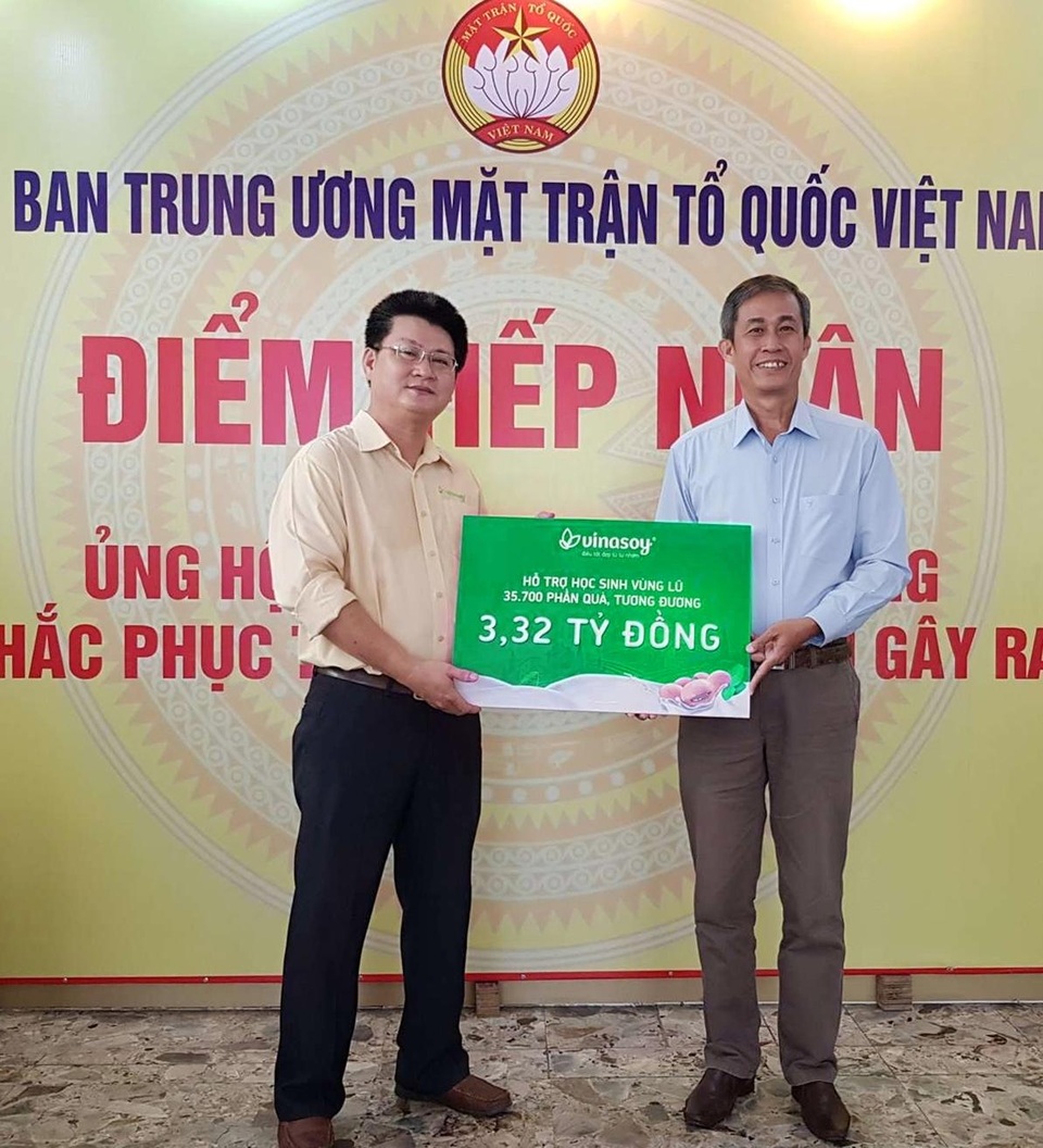 Hơn 3 tỷ đồng quà tặng được Vinasoy hỗ trợ học sinh vùng bão lũ tới trường - 1 Hơn 3 tỷ đồng quà tặng được Vinasoy hỗ trợ học sinh vùng bão lũ tới trường - 1