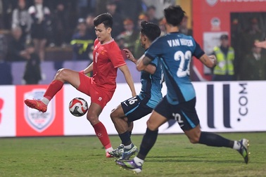 Tấn Tài phẫu thuật thành công, khả năng trở lại sân cỏ sau 9 tháng