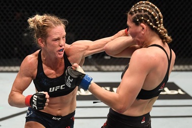 Nữ võ sĩ thề "rửa hận" sau khi bị đối thủ đánh bại cay đắng