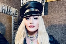 Madonna 63 tuổi vẫn "quậy tưng" và chỉ đi ngủ khi đã... 4h sáng