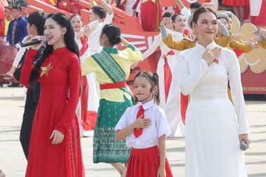 Bé gái 7 tuổi hát ở A80: Bố ruột kể hậu trường, hành động ân cần của Mỹ Tâm