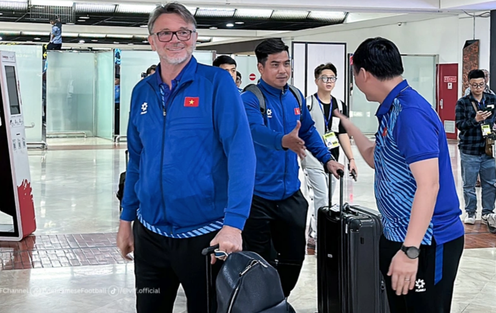 Đội tuyển Việt Nam đổ bộ Indonesia, sẵn sàng kiếm điểm sân khách - 2 Đội tuyển Việt Nam đổ bộ Indonesia, sẵn sàng kiếm điểm sân khách - 2