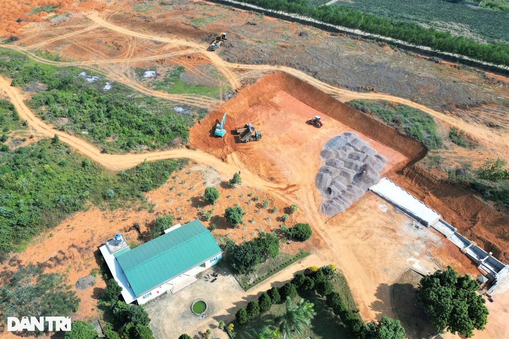 Vụ dân dựng lều canh ô nhiễm: Huyện cấp giấy phép môi trường sai thẩm quyền - 1 Vụ dân dựng lều canh ô nhiễm: Huyện cấp giấy phép môi trường sai thẩm quyền - 1